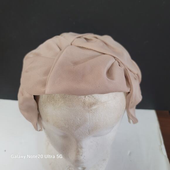 Vintage Union Made Delicate Beige Chiffon Juliet Turban Style Hat Flat Bow - Picture 1 of 7